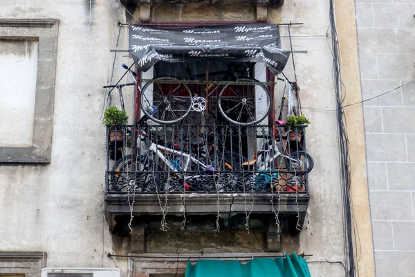 Barselona, İspanya, 4 Şubat 2018 çok öykülü bir balkon 