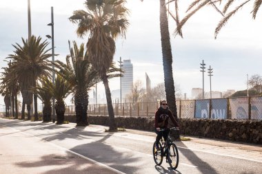 Barselona, İspanya, 6 Şubat 2018 genç kız siyah sunglasse