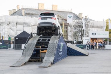 Krakow, Polonya, 18 Nisan 2018, sürücü yolcu ve o ile Test