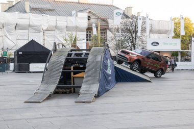 Krakow, Polonya, 18 Nisan 2018, sürücü yolcu ve o ile Test