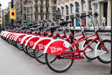 Barselona, İspanya, 4 Şubat 2018 Bicing Bisiklet Kiralama istasyonu