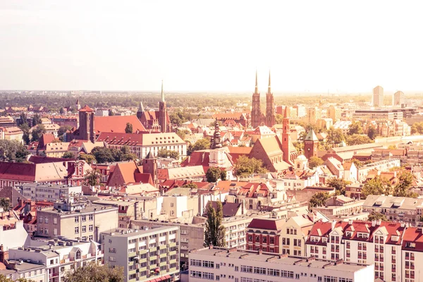 Panorama de la ciudad de Wroclaw en un día soleado brillante, tonificado —  Fotos de Stock