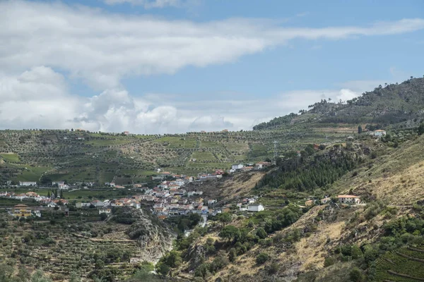 Casas en un valle en el norte de portugal — Foto de Stock