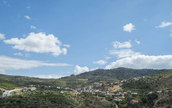 Casas en un valle en el norte de portugal — Foto de Stock