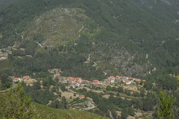 村庄在山谷中葡萄牙 — 图库照片
