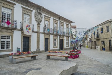 Portekizce sokak şenlikli sezon, minho, bağlantı noktası için dekore edilmiştir.