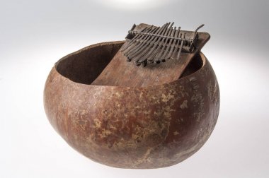 El yapımı Afrika müzik enstrümanı