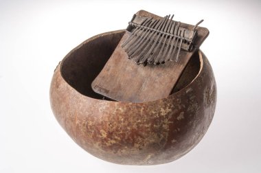 El yapımı Afrika müzik enstrümanı