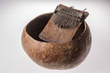 El yapımı Afrika müzik enstrümanı