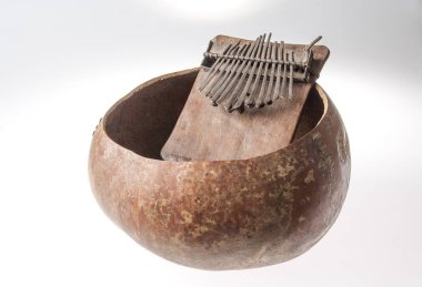 El yapımı Afrika müzik enstrümanı