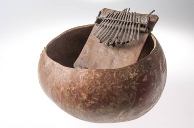 El yapımı Afrika müzik enstrümanı