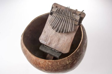 El yapımı Afrika müzik enstrümanı
