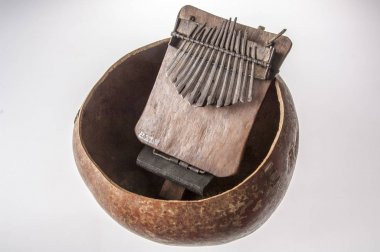 El yapımı Afrika müzik enstrümanı