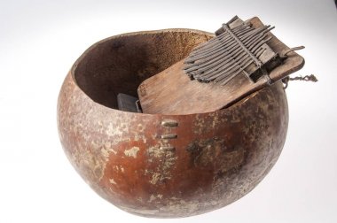 El yapımı Afrika müzik enstrümanı