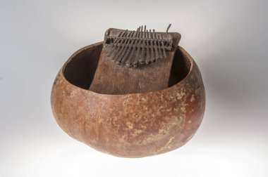 El yapımı Afrika müzik enstrümanı