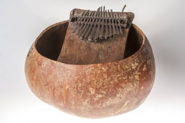 El yapımı Afrika müzik enstrümanı