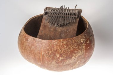 El yapımı Afrika müzik enstrümanı