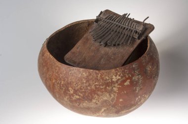 El yapımı Afrika müzik enstrümanı