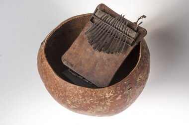 El yapımı Afrika müzik enstrümanı