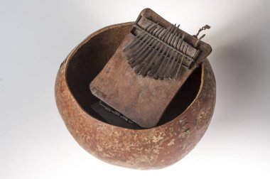 El yapımı Afrika müzik enstrümanı