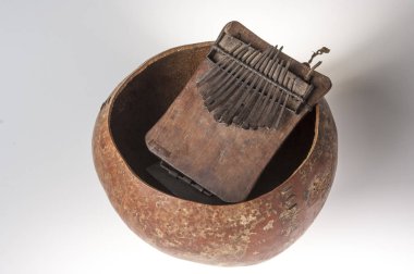 El yapımı Afrika müzik enstrümanı