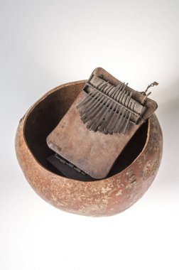 El yapımı Afrika müzik enstrümanı