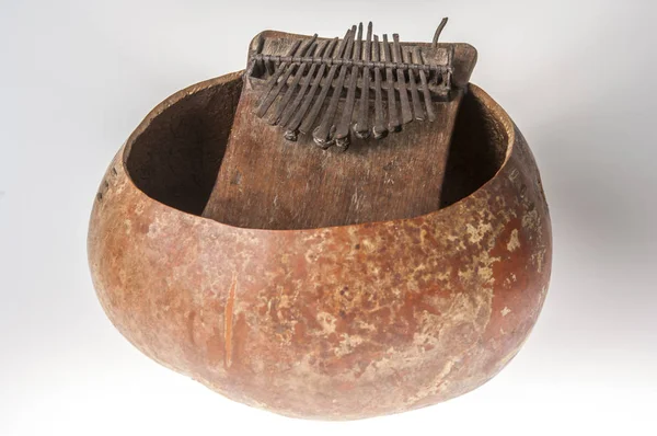 Instrumento de música africana hecho a mano — Foto de Stock