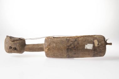 Afrika müzik enstrümanı ahşap, yapılan bir suratla w izole