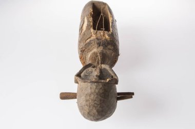 Afrika müzik enstrümanı ahşap, yapılan bir suratla w izole