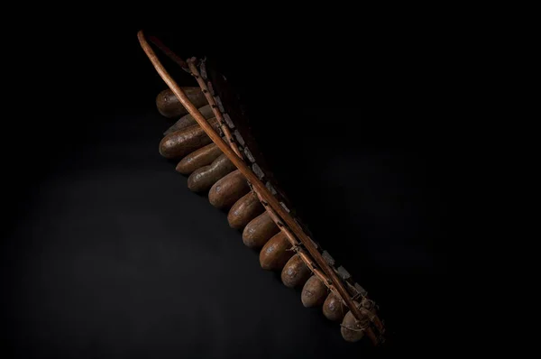 African music instrument, wooden marimba with two bakets, isolat — Stock Photo, Image