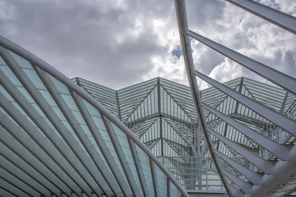 Metalowa struktura Gare do Oriente w Lizbonie — Zdjęcie stockowe