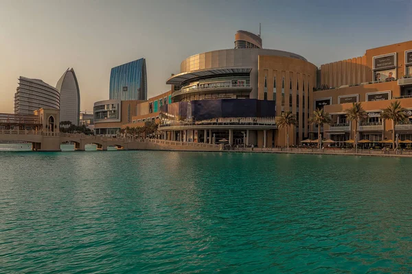 Verenigde Arabische Emiraten/Dubai-14 Sep 2012 - Dubai mall met lake — Stockfoto