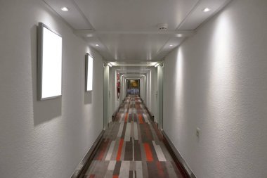 Otel koridor halı renk ile