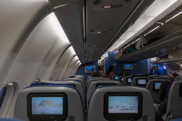 SCHIPHOL/AMSTERDAM - 27 JUN 2017 - Inside view of plane in the e — Stock Photo, Image