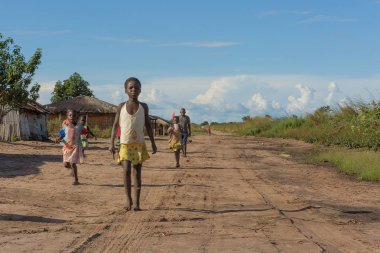 Onun t Dundo/Angola - 23 Nisan 2015 - Afrika kırsal çocuklarla