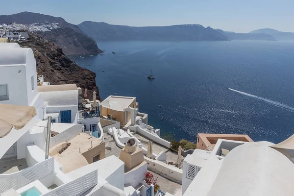 Landscape of oia, Santorini overlooking the caldera during the d — Stock Photo, Image