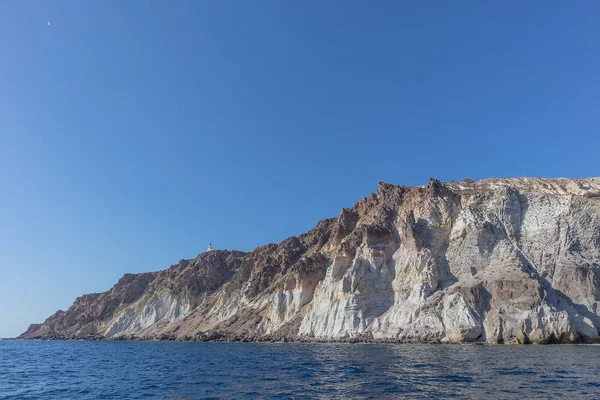 A Santorini tetején világítótorony szikla. — Stock Fotó