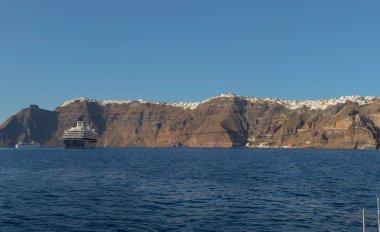 Fira Panoramica, santorini görünümü ile denizin yolculukları.