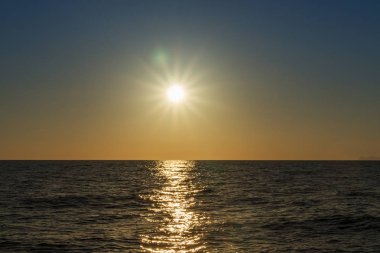 Denizde gün batımı