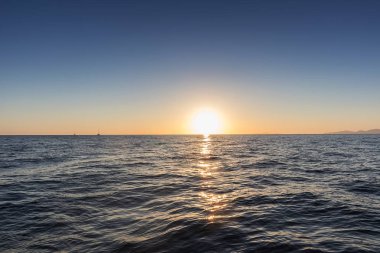 Denizde gün batımı