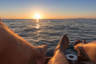 Gün batımı ve deniz manzaralı iki metrelik. Santorini, Greec