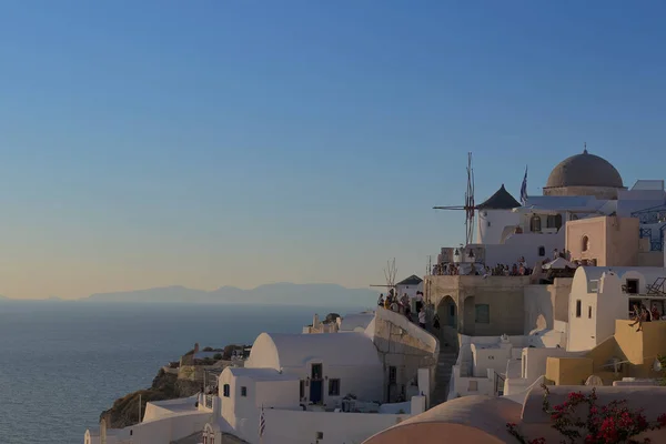 Beautiful sunset at the most famous place of Oia, Santorini. Gre — Stock Photo, Image