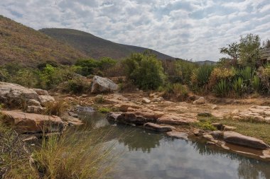 Leba dağ silsilesi şelaleler. Lubango.