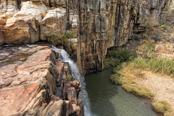 Cascades de la chaîne de montagnes de Leba. Lubango . — Photo