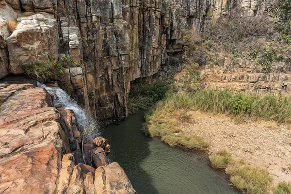 Cachoeiras com pedras no desfiladeiro de Leba. Angola. Lubango . — Fotografia de Stock
