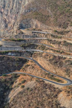 Leba Sierra yolda. Yukarıdan görüntüleyin. Lubango. Angola.