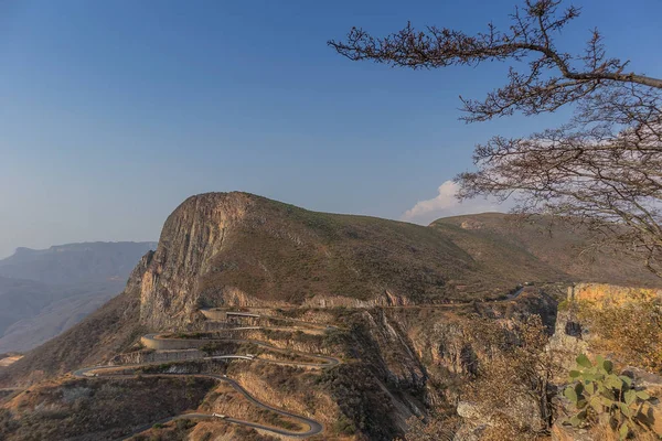 Famosa serra de montaña de Leba en Lubango. Angola . — Foto de Stock