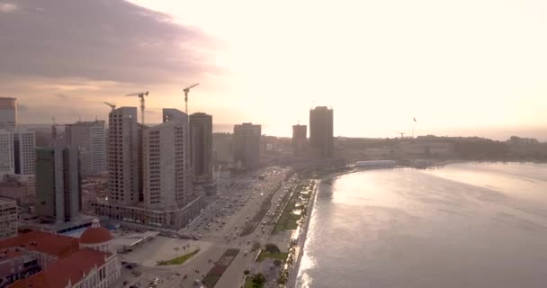 Luanda Baai Luchtfoto Beeldmateriaal Zonsondergang Skyline — Stockvideo