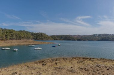 Serra de tomar teknelerle gölden.
