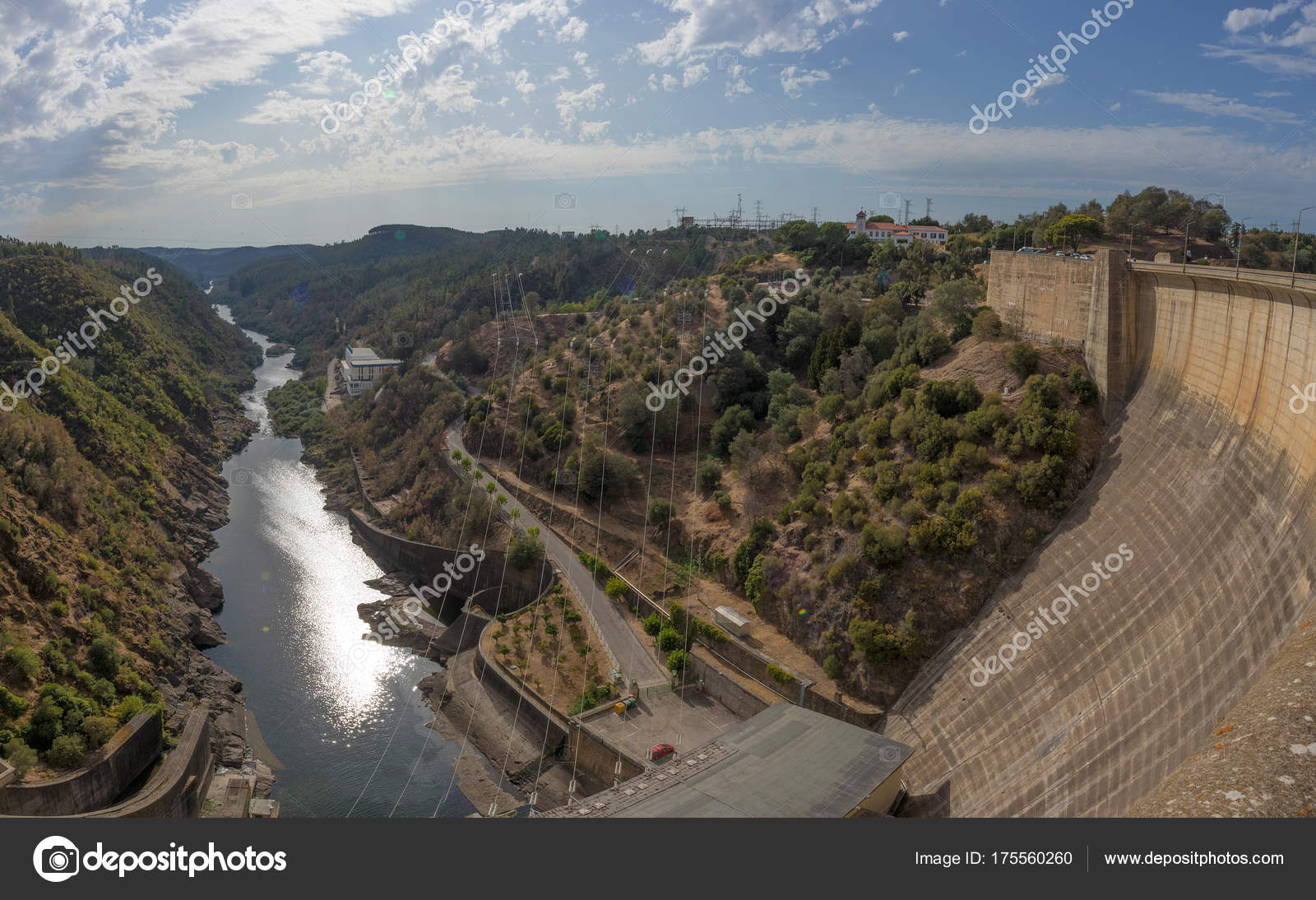 Presa hidroeléctrica de Castelo de Bode. Portugal — Foto ...